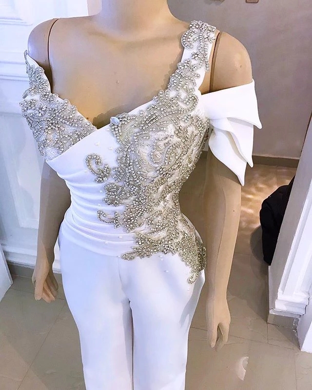 Robe de bal blanche combinaison avec détails en cristal et détachable côté peplum queue hors épaule sirène robe de soirée pantalon costume