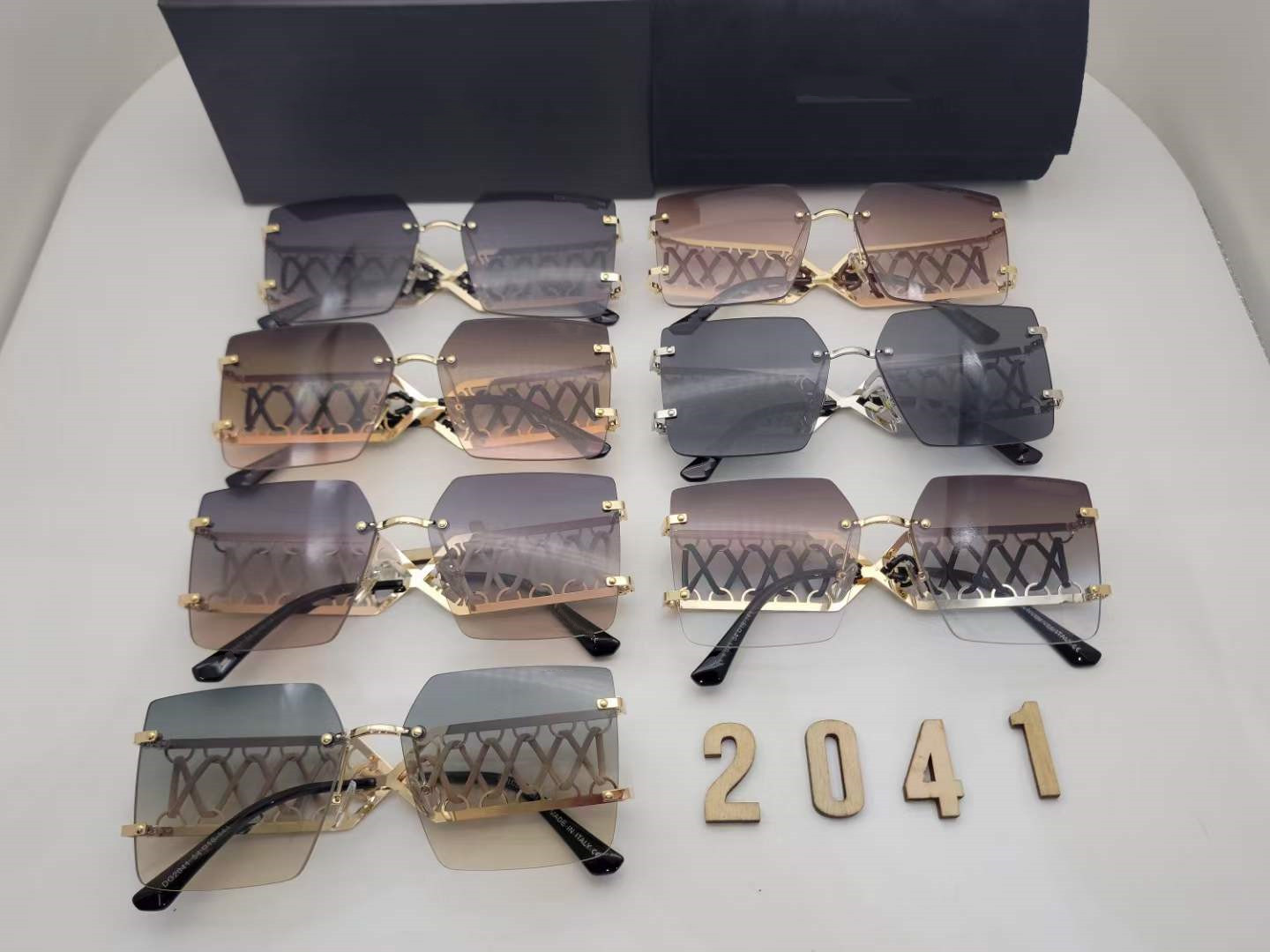 新しいLimted Edition Fashion Sunglasses2041 Men Metal Vintage Sun Glases Style Square Frameless UV 400レンズオリジナルボックスと224L