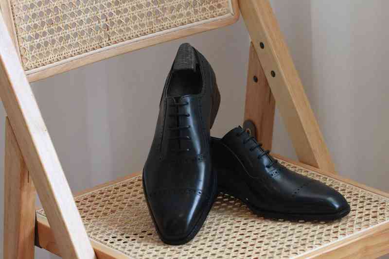 أحذية جلدية بريطانية جديدة من الجلد المنحوتة للرجال غير الرسمي أحذية بريطانية ثلاثة أحذية للرجال