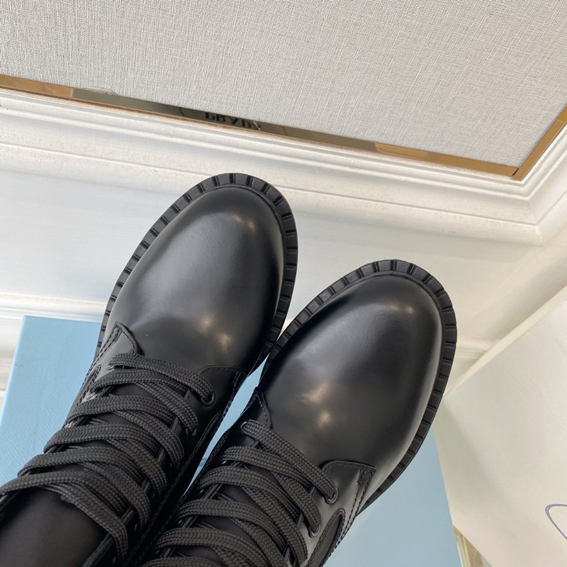 Designer Tablika koronkowa w górę kostki damskie czarne skórzane buty bojowe płaskie buty zimowe najwyższa jakość i platforma damskie buty na pojazdy silnikowe