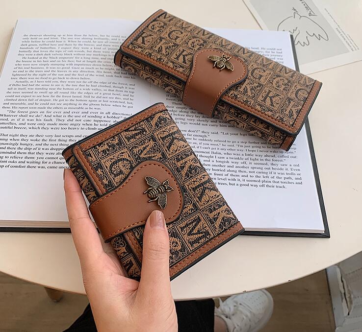 Designer vintage Women 3 fold short wallets honeybee Letter Card Holders fashion lady Luxury Coin Purse Travel Documents Passport holders England Style