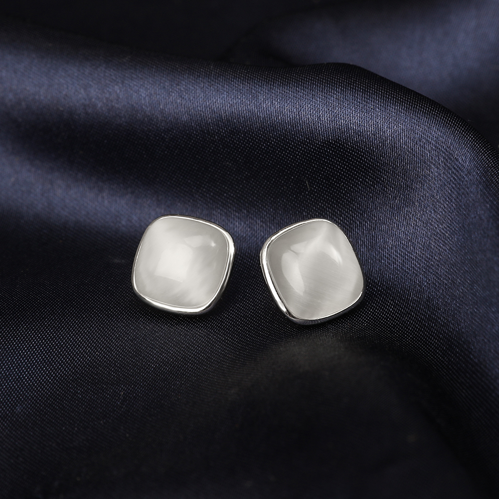 12mm synthetische Opal -Bolzenohrringe weiße Quadratkatze Eye Stone Ohrring für Frauen klassisch fein Schmuck