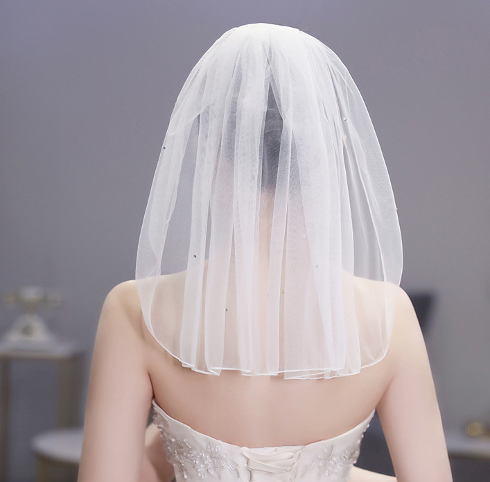 Une couche courte voiles de mariée avec peigne mode doux Tulle blanc ivoire longueur d'épaule femmes cheveux accessoires pour mariage CL0944