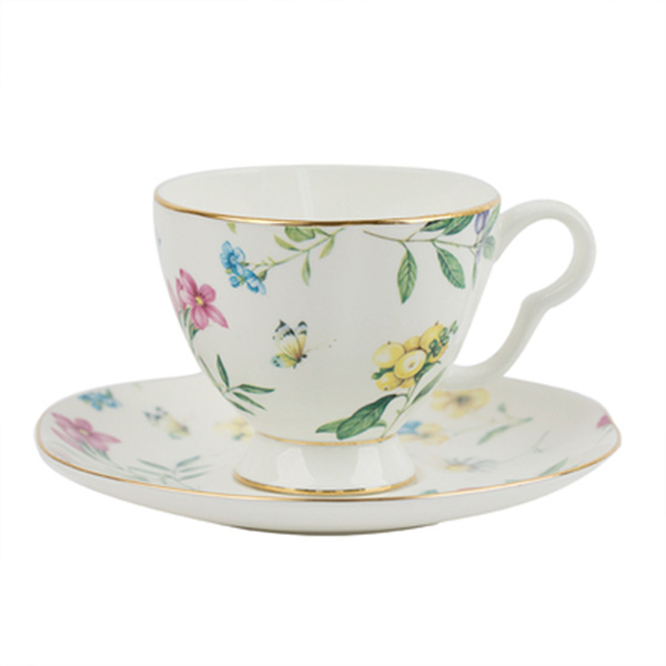 England Style Luxury Coffee and Tea Sets Bone China European Afternoon Tea Cups Set Exquisite 3-layer Fruit Tray