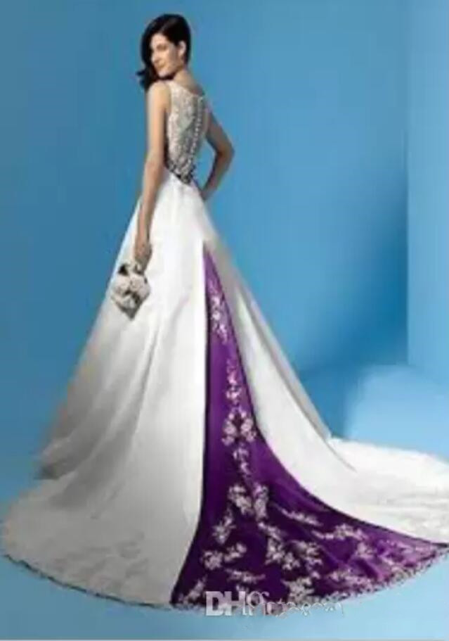 Robe de mariée blanche et violette Vintage dentelle broderie tache col en v perlé gothique princesse longues robes de mariée robes