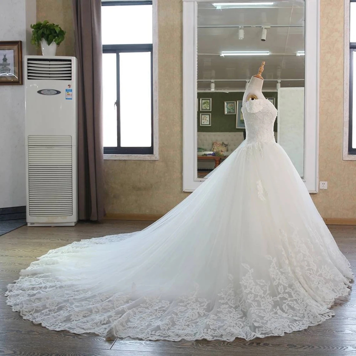 Princess A Line Wedding Dresses Off The Shoulder Lace Appliqued Beads Bridal Gowns Custom Made Sweep Train Plus Size