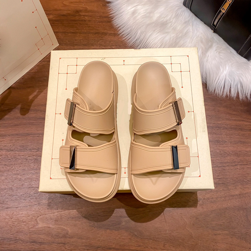 2022 Fashion Slippers Designer Classic Jelly Sandals Ladies Flat Flip Rubber Men Men Metal Buckle Beach Shoes Outdoor High High Cheels Soft Sole 35-41