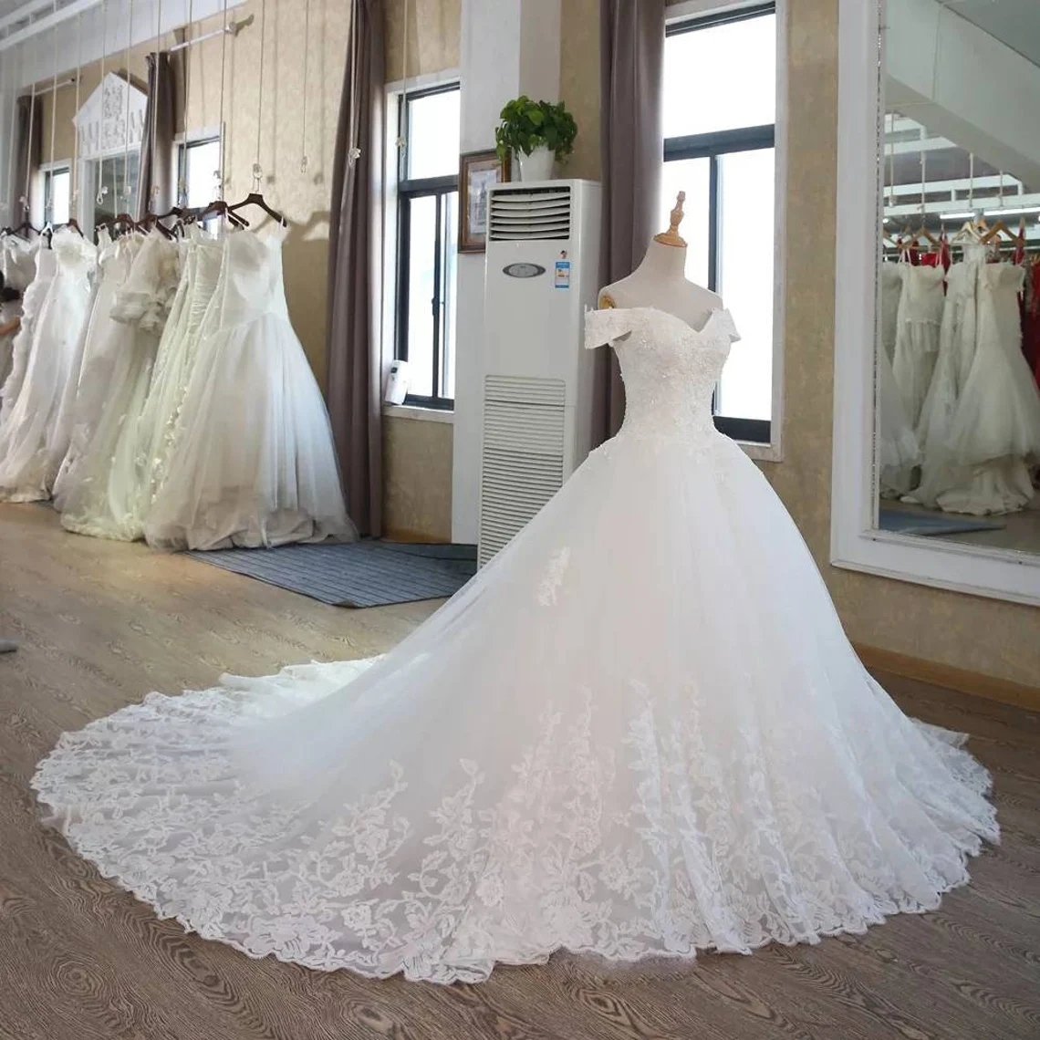 Princess A Line Wedding Dresses Off The Shoulder Lace Appliqued Beads Bridal Gowns Custom Made Sweep Train Plus Size