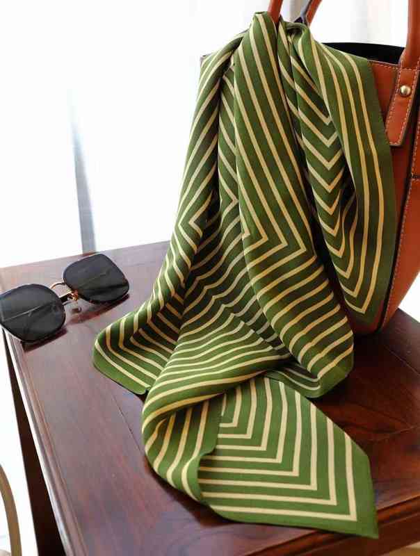 Sarongs Sverige varumärke Totem lyxkvinnor Pure Silk Square Scarf Silk Lady Bandanna Stripe Simple Design Handkakor T220827