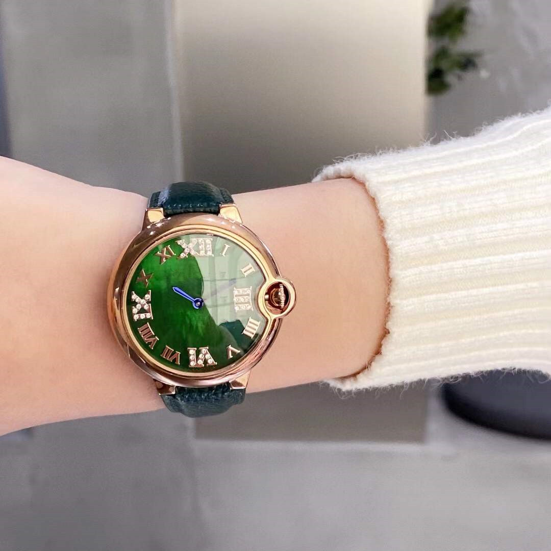 New Women Women Green Green Leather Quartz Wristwatch Natural Madre of Pearl Shell assiste