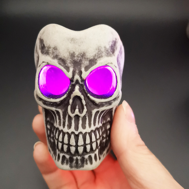 Otros suministros para fiestas de eventos 2 piezas Luces de velas de calavera de Halloween con batería Luz LED descolorida con soporte de calavera para decoración de barra de tienda de oficina en casa de Halloween 220829