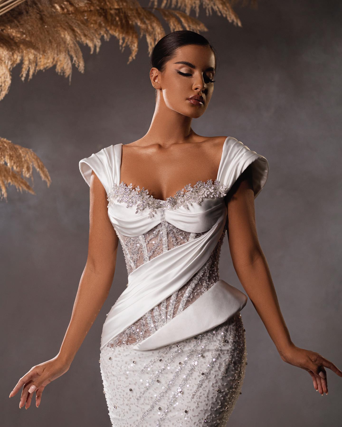 Vestidos de noiva de sereia de desossa expostos, vestidos de noiva de lantejoulas de lantejoulas, vestidos de noiva sem mangas com mangas personalizados