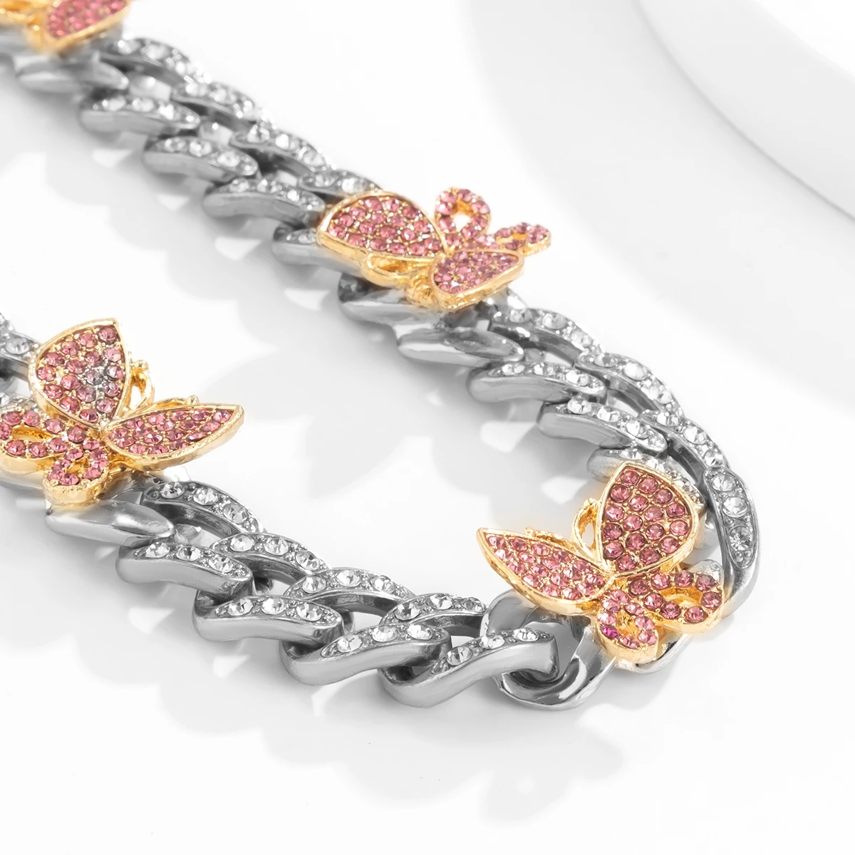 CHOKER RETRO RINESTONE PINK BUTTERFLY Ожерелье для женщин -ключица Цепочка панк -кубинская цепная инкрустация