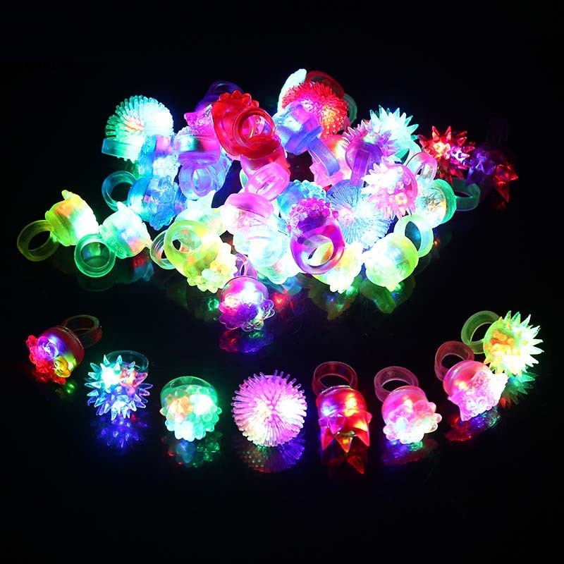 Autres fournitures de fête festive Pack Light Up Toy Favors Anniversaire LED Accessoires Glow Clignotant Anneau Bracelets Lunettes Halloween Noël Mariage 220829