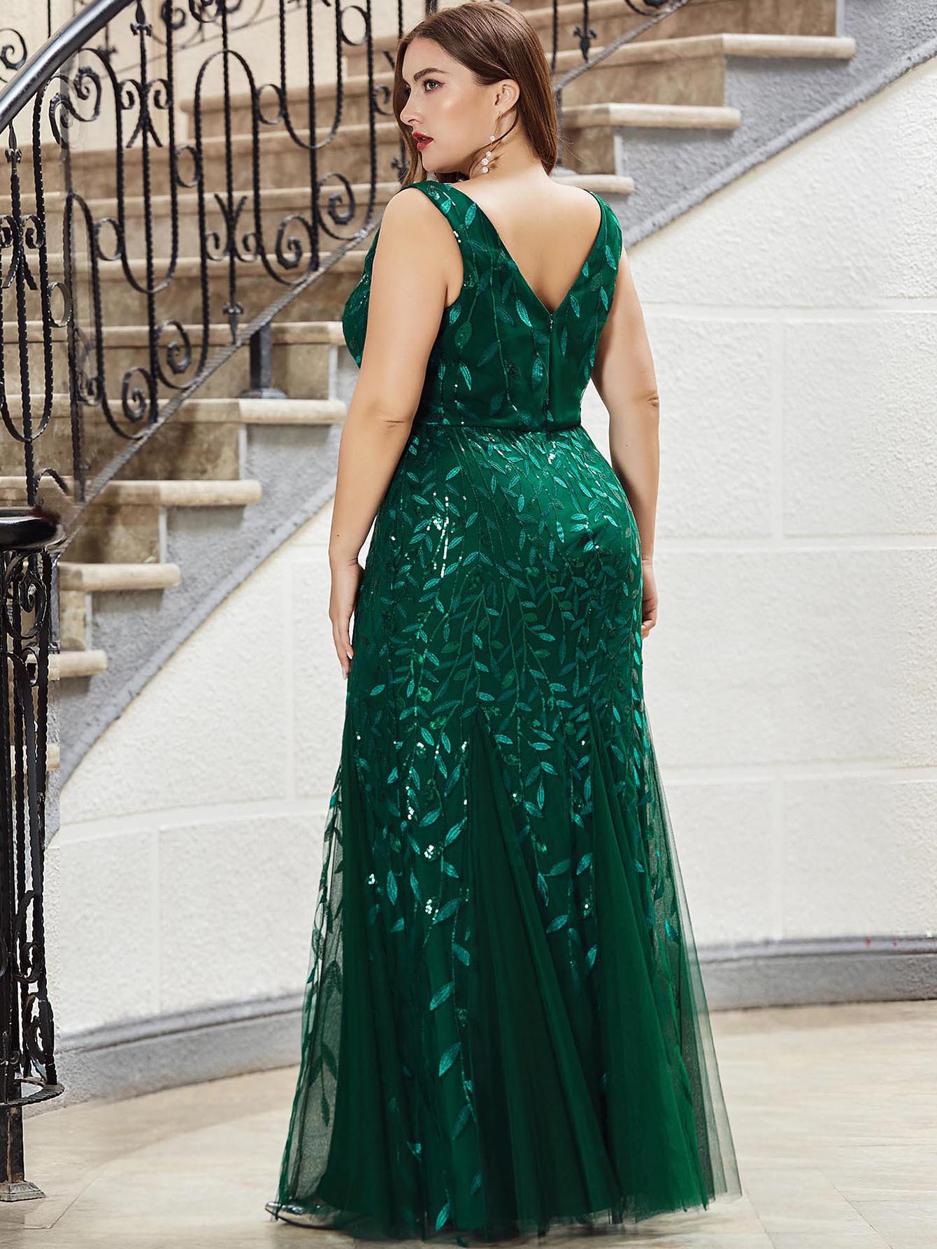 Stunning Hunter Plus Size Evening Dresses Deep V Neck Mermaid Appliqued Prom Gowns Sequined Floor Length Tulle Special Occasion Dress