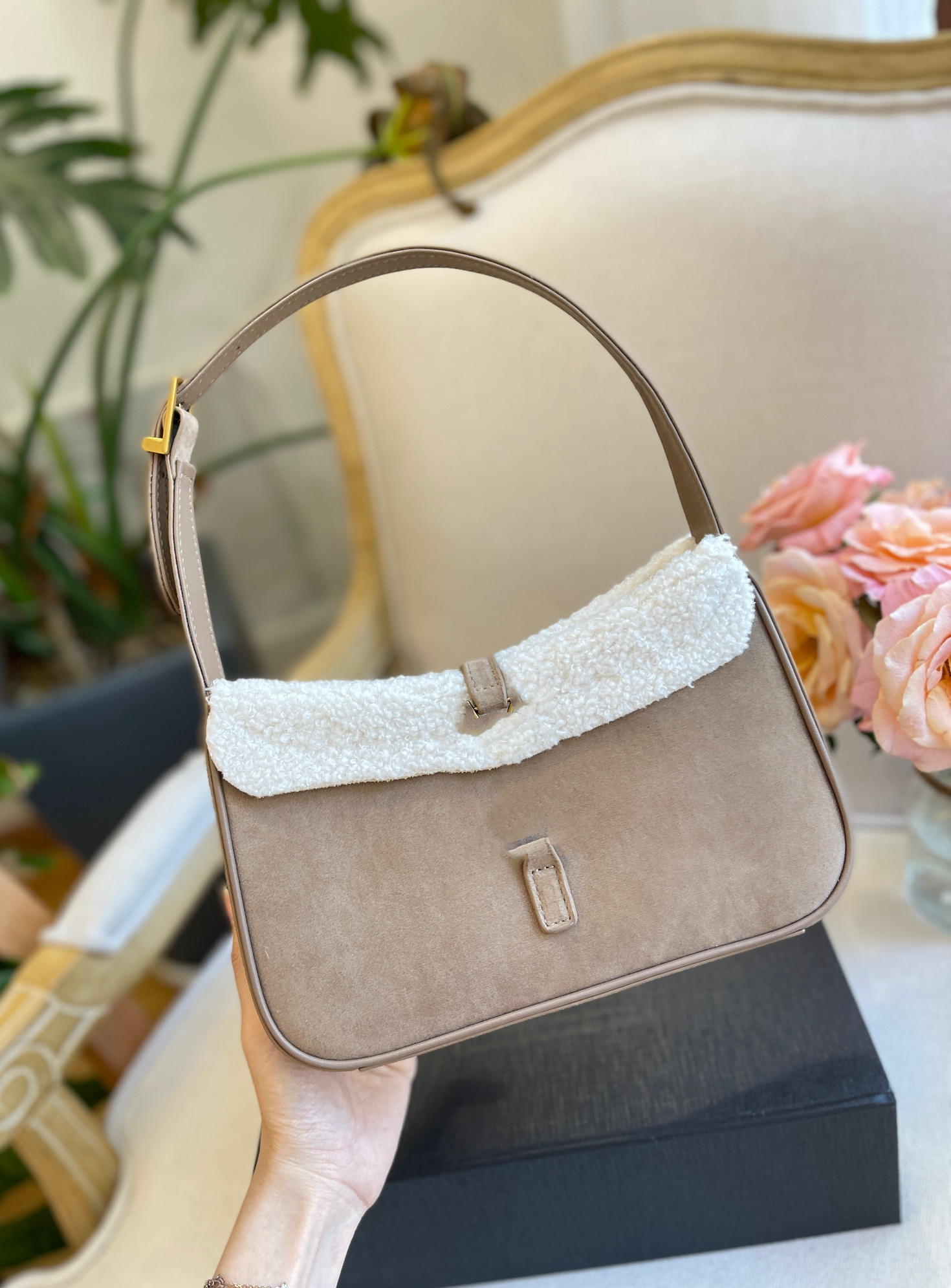22SS Women Lamb Wool Wool Stitched Underarm Counder Bags Fashion Fashion Blags Satchels Pu Lambskin Crossbody Satchel Hobo Handbag Pusticury Pastes Pags Actions