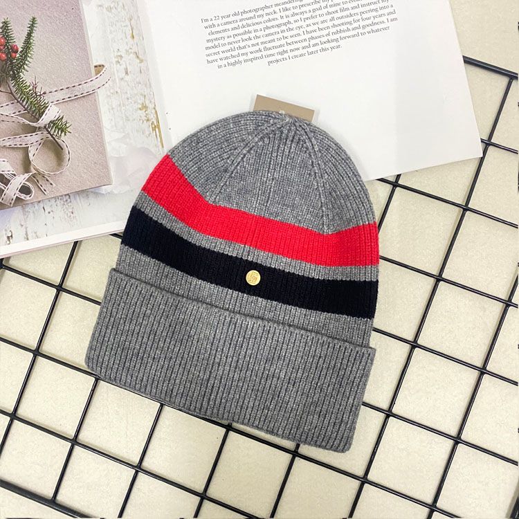 Designer Winter Beanie Knitted Hats Skull Caps Simple Triangle Cashmere for Man Woman Winter Top Quality