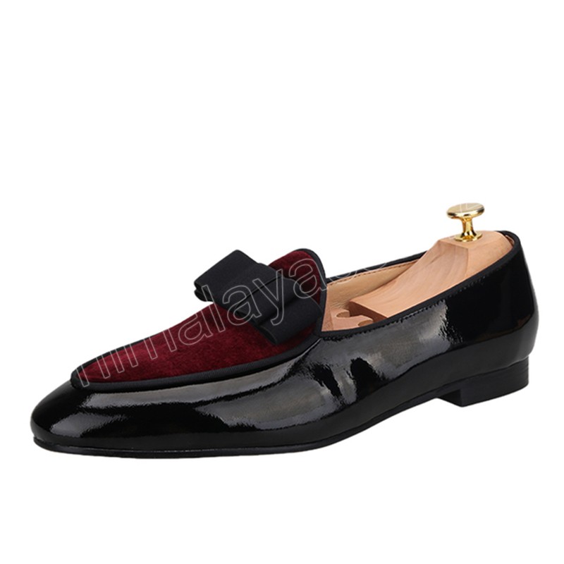 Schwarze Lacklederschuhe genähte Wildleder Männer Slebringe handgefertigtes Fliegenkrawatte Slip-on Herren-Kleiderschuhe für Party und Hochzeit