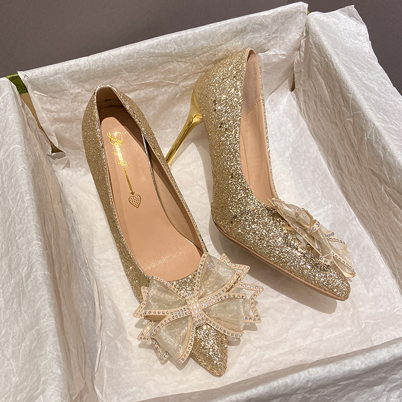 حذاء اللباس أحذية عالية الكعب الكعب نساء مضخات مدببة إصبع القدم امرأة كريستال حفل زفاف أحذية عالية الكعب 220831