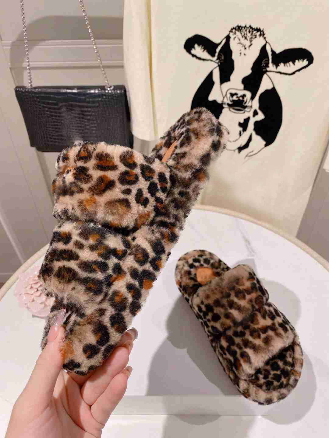 Designer Women's Fur Slippers Cute Furry Sandals Black And White Multicolor Wear-Resistant Non-Slip Warm Slippers Optional 35-40