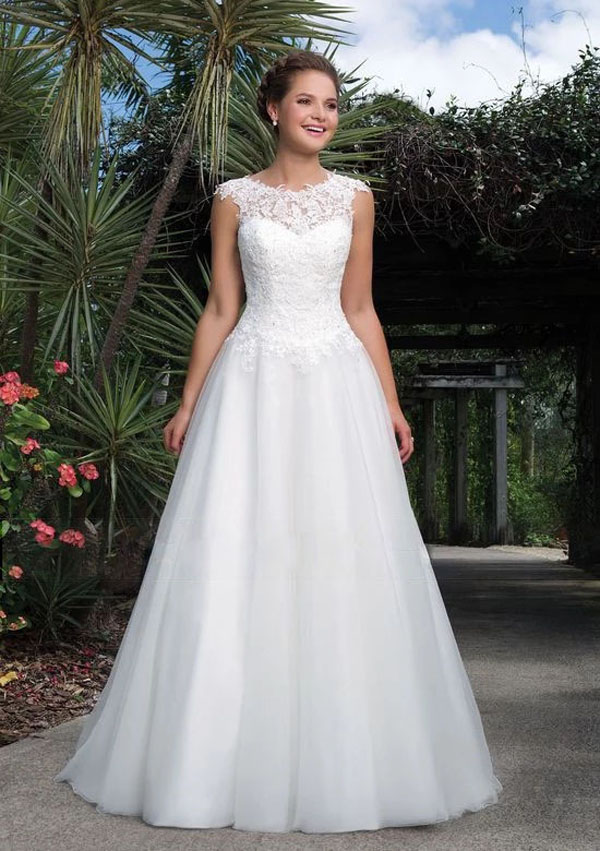 can you wear white to a wedding