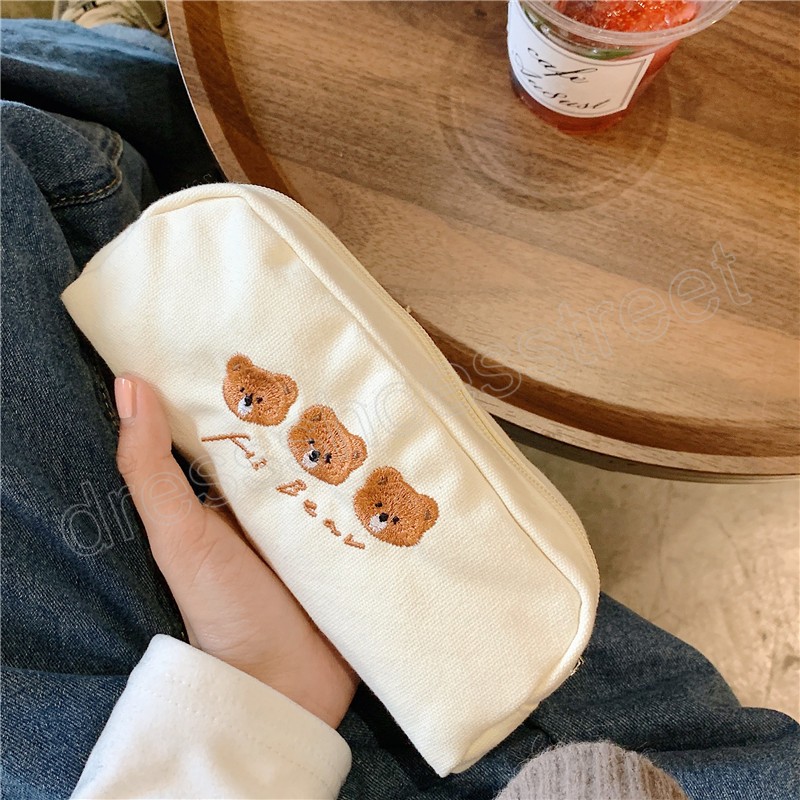 Borse cosmetici in tela da donna in tinta unita Borse penne studenti ricamate con orso bruno adorabile Borsa pochette portatile femminile