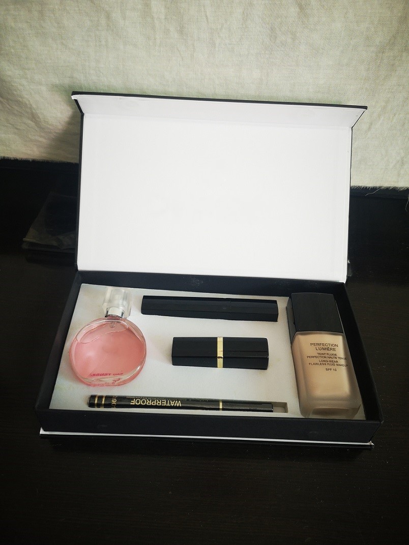 5 en 1 Base Maquillaje Perfume Set de regalo Fragancia navideña Máscara de pestañas Cosmético Lápiz labial Colección de regalo ensemble de maquil2560406