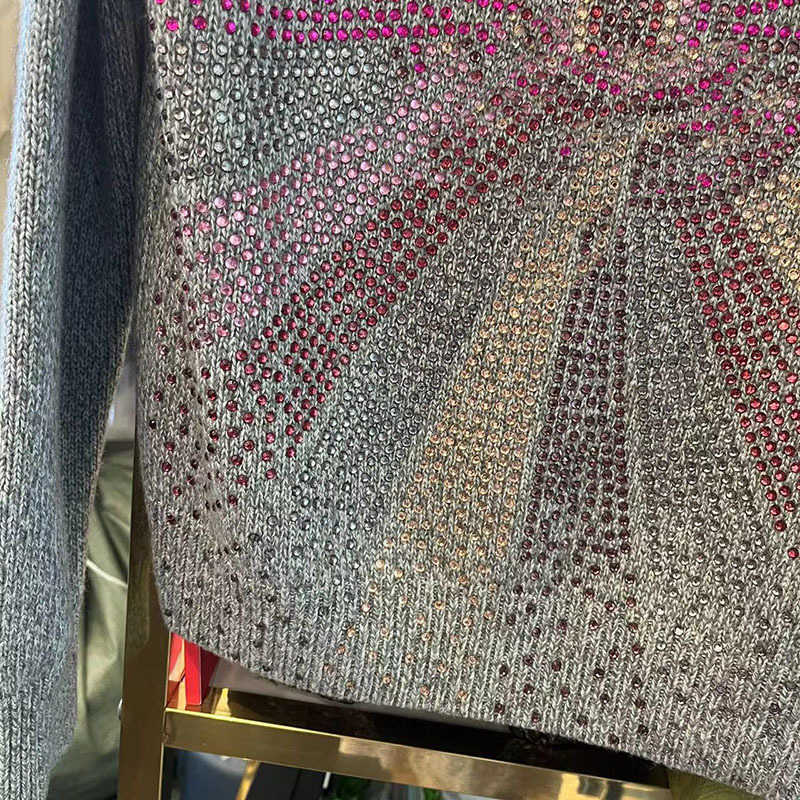 Kobiety Sweters Designer Nowy styl Mały zapach pełen koralików Gorąca wiercenie okrągła szyja wiek Zmniejszenie cienkiej wszechstronnej bluzki wełnianej YHWC