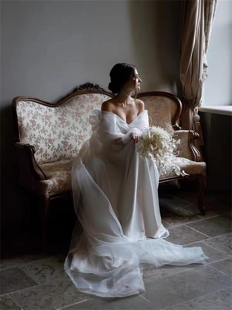 Une épaule nouvelle mariée traîne rétro avec châle robe de mariée de luxe de style français fn4531