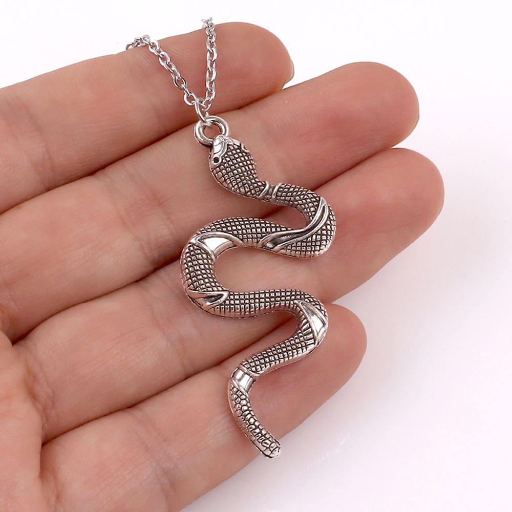 Punk Snake Pendant Halsband Gyllene silverfärg för män Kvinnliga smycken Uttalande POUPLAR NECKLACE -presenter