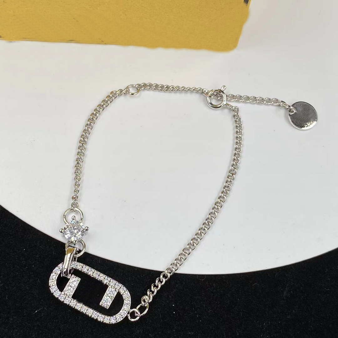 Micro intarsi Crysta Braccialetti da donna Bracciale con diamanti alla moda Bracciale in ottone con incisione F Iniziali Bracciale scavato Europa America Sty242i