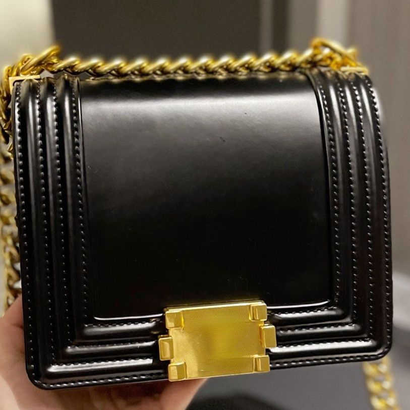 Designer de luxo feminino Bolsa de ombro único 2023 Nova textura Gold Strap Chain Bolsa de envelope Multifuncional portátil Bag do Crossbody Factory Vendas diretas