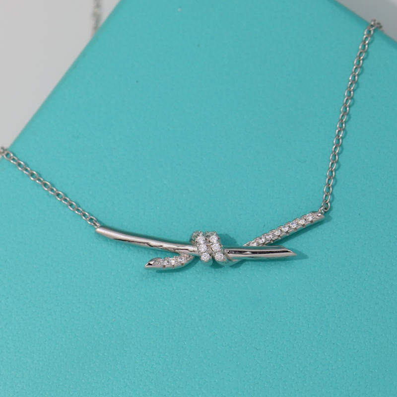 Womens Knot Drill Necklace Designer Jewelry for Women Diamonds Halsband komplett märke som bröllop julklapp280c