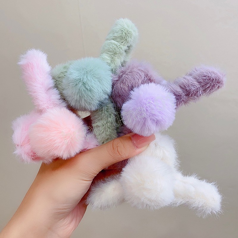 Winter Plush Clamps For Women Girl Cute Large Hairball Hair Claw Solid Color Hairpin Headwear Fashion Hair Accessories