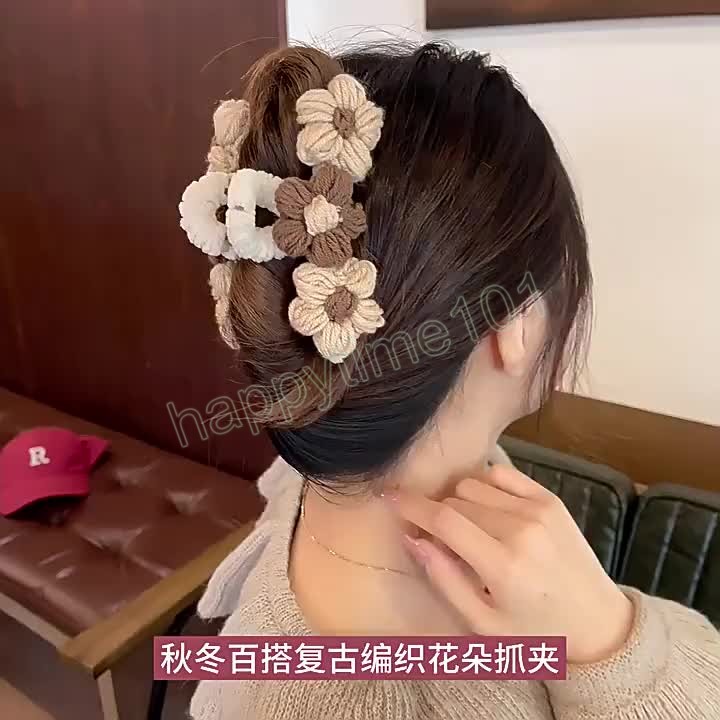 Morsetti da donna Artiglio capelli con fiori intrecciati fatti a mano Fermaglio capelli in peluche autunno inverno Moda Testa posteriore Clip di squalo Copricapo