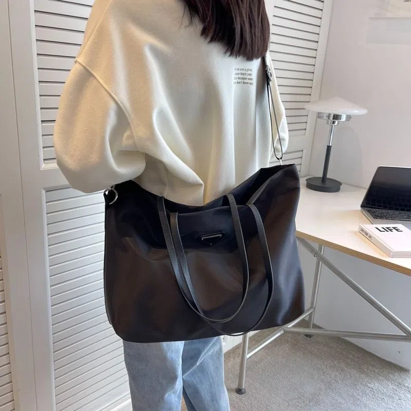 HOT23 Luxury Designer Brands Shopping Bags Women Triangle Label Waterproof Leisure Travel Bag Large Capacity Nylon Mommy Tote Ladies Shoulder Bag Handbag Banquet