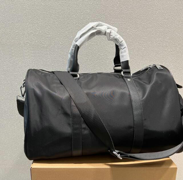 Designer nylon duffle påsar unisex stor kapacitet resande väska ryggsäck handväska svart sportpaket bärbar helg handväska sho264o