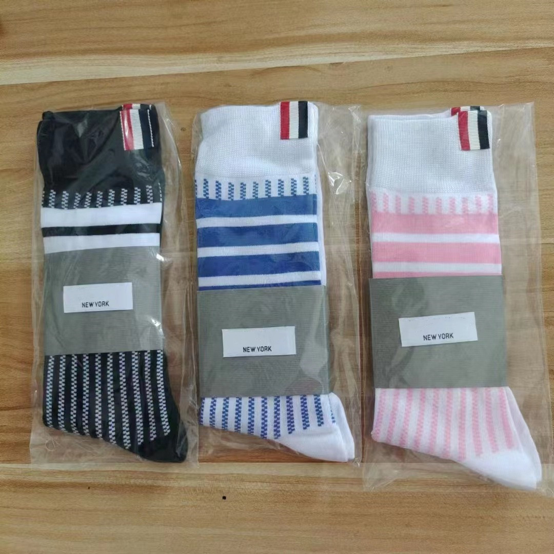 Nouvelles concepteurs de chaussettes rayées avec étiquettes tube chaussettes coton mâle et chaussette féminine automne et hiver décontracté