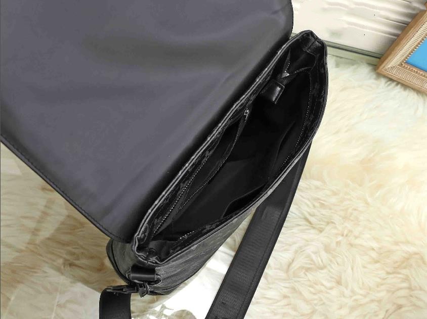 Designers Bag Saumur Messenger Mens axelväskor Canvas Leather Cross Body Eclipse Black Purse 6845911