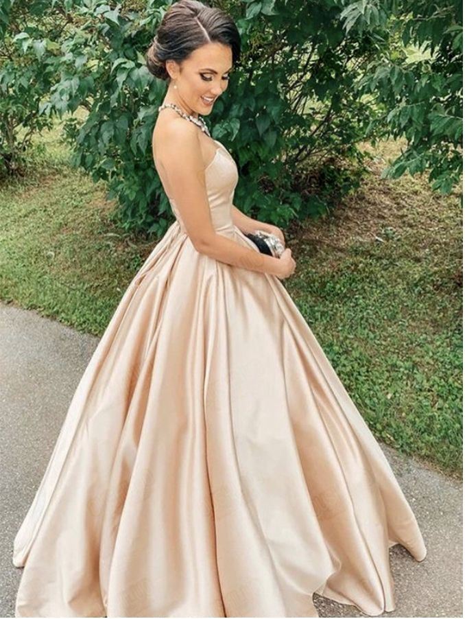 Puffy A Line Prom -jurken Mooie lieverd Backless Champagne Satin Party Wear Custom Made Floor Lenth Ruffle Princess Jurk