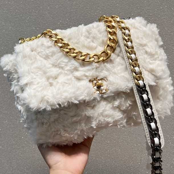 Woman Luxury Designer Hand Bill Shoulder Bags 2023 New Fashion Texture Fluffy Wool Envelope Multifunctional Portable Handbags Factory Direct Sales