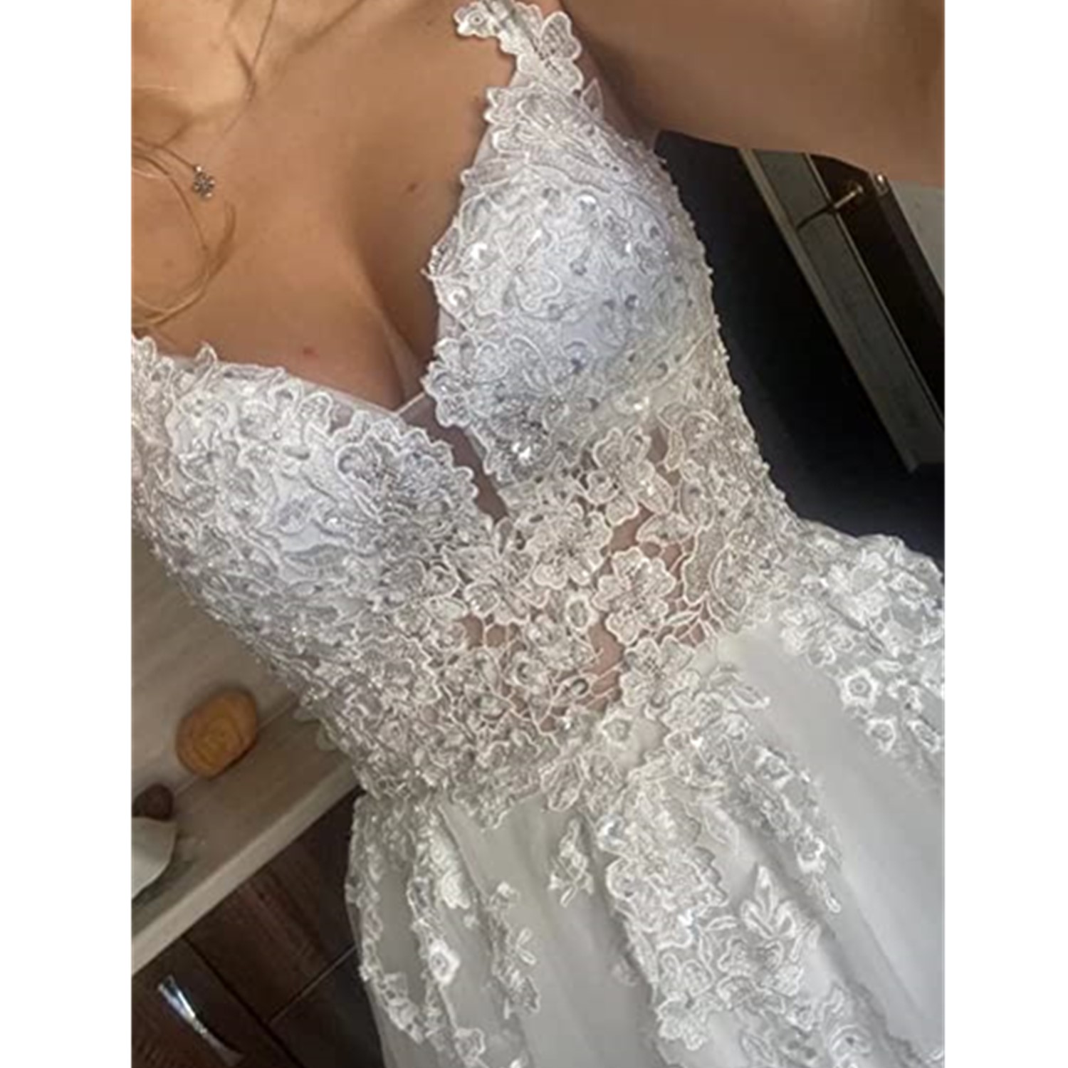 New Vintage Spaghetti Straps Lace A Line Wedding Dresses Tulle Applique Ruffles Court Train Garden Wedding Bridal Gowns