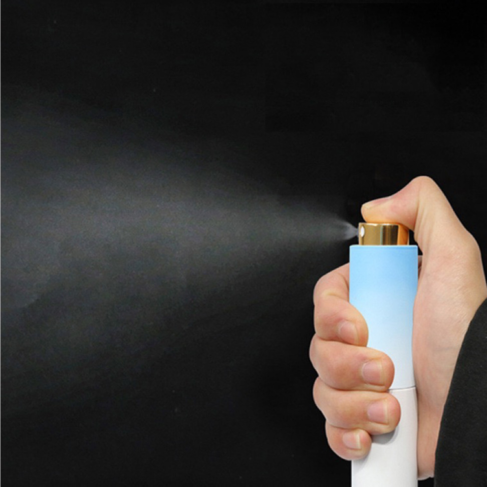 ミニ香水スプレーボトル8mlマット腹筋材料グラデーションカラー回転香水ボトルエッセンシャルオイルの香料の空の容器