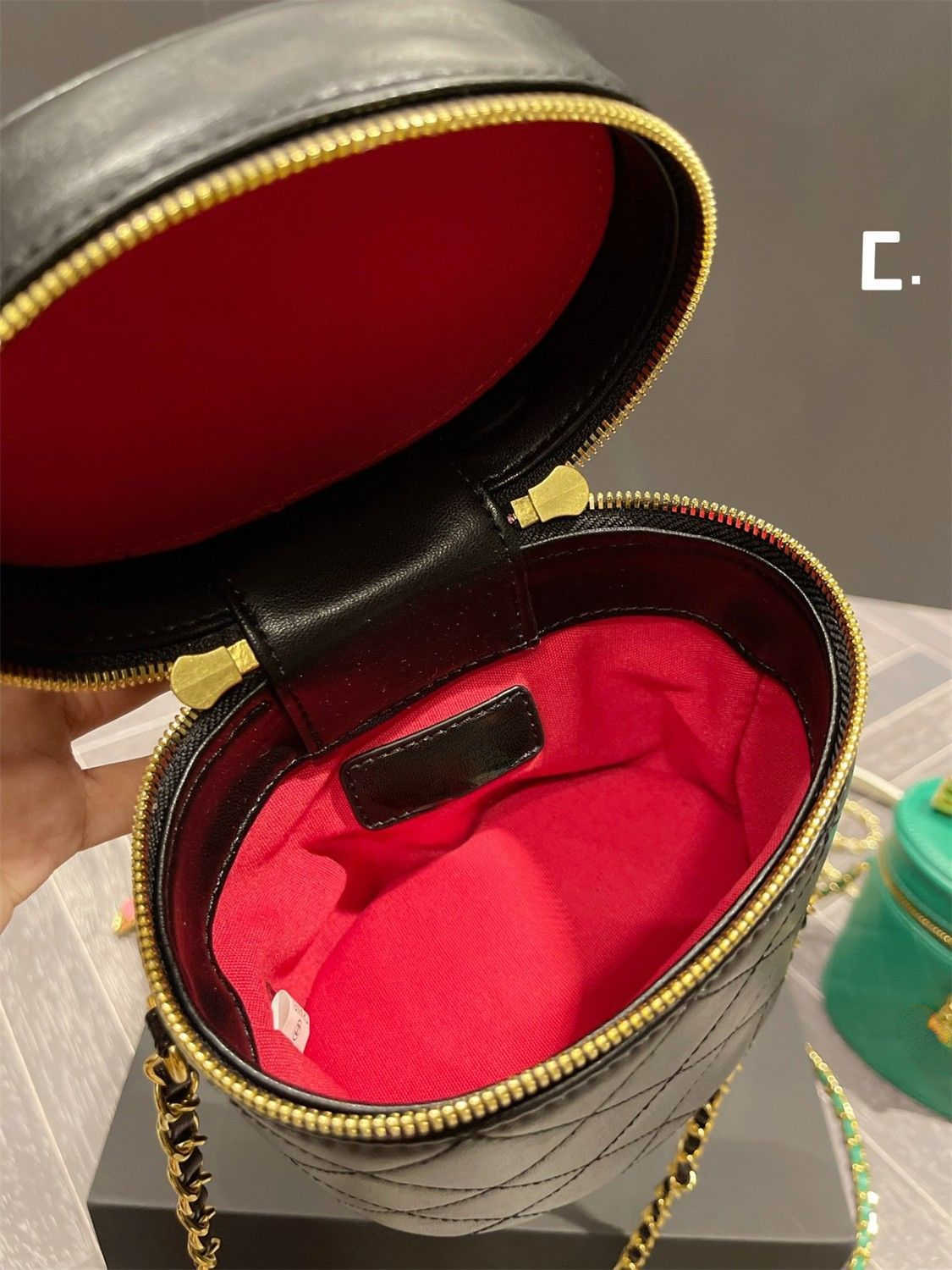 女性用豪華なデザイナーハンドバッグ2023新しいファッションレトロな楕円形のバケットバッグテクスチャゴールドショルダーチェーン
