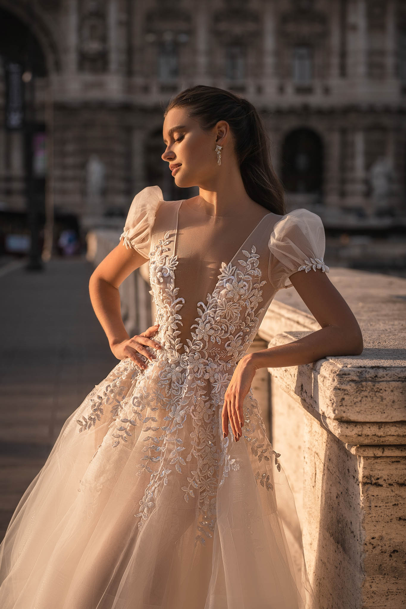 Berta dentelle robes de mariée dos nu robes de mariée pailletées manches courtes pure décolleté en V profond une ligne balayage train Tulle robe de Novia