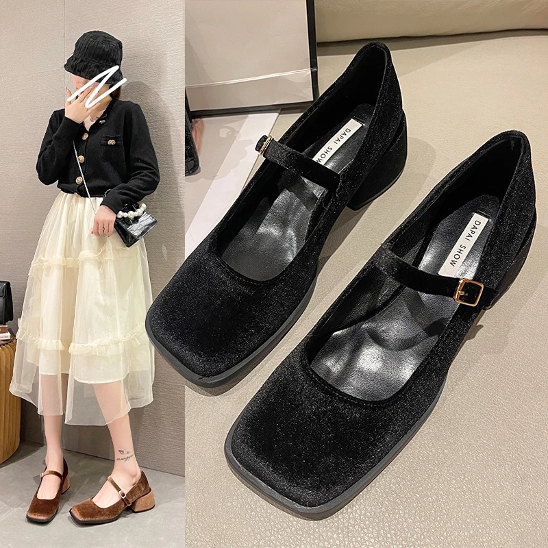 Vestido t￪nis mulheres primavera nova preta sueder mary jane bombeia sapatos quadrados de fivela de calcanhar de calcanhar de salto alto de moda de moda de moda ￺nica