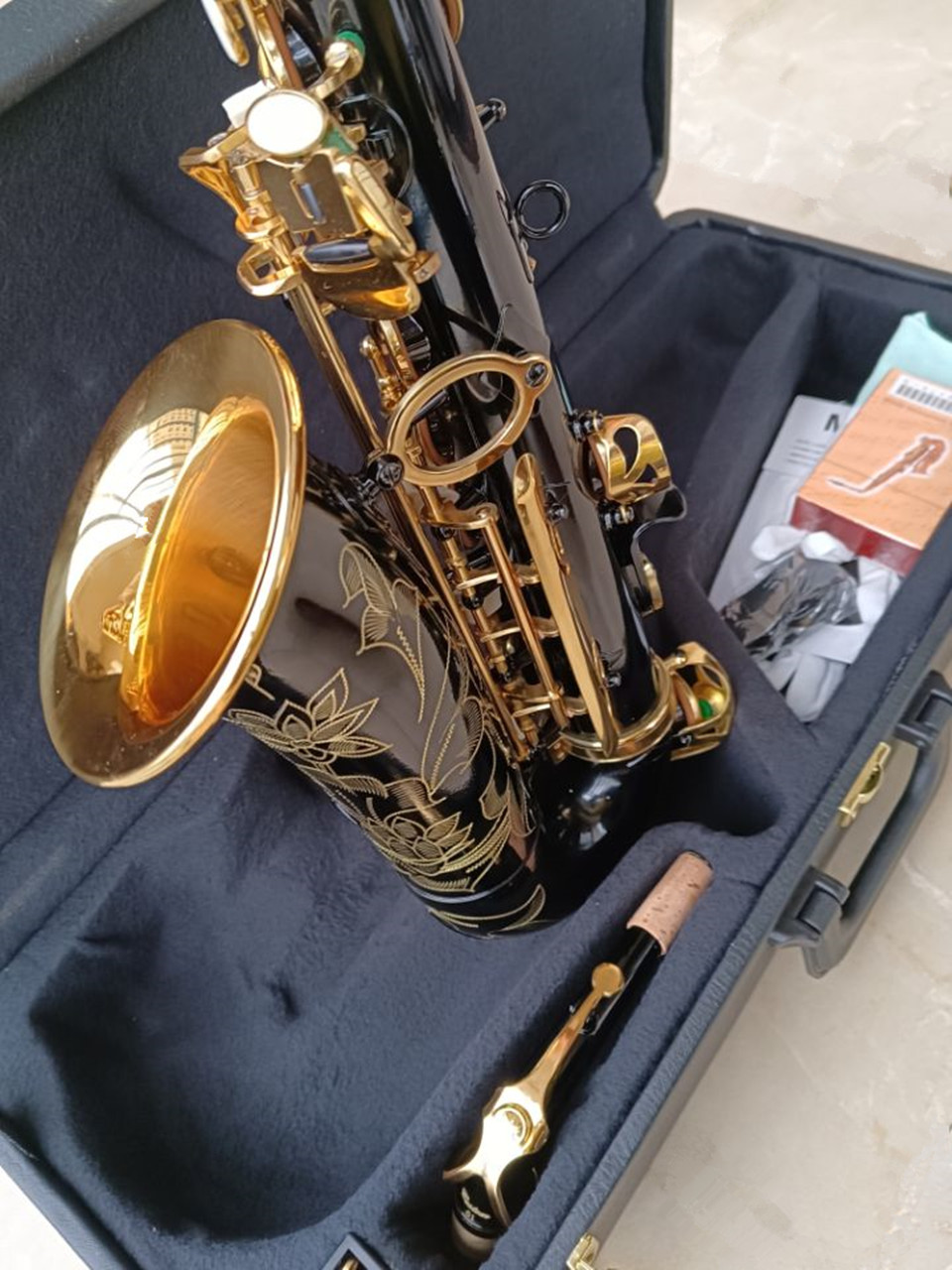 Japan brandneues schwarzes YAS-82Z Altsaxophon E-Flat vergoldeter Schlüssel Professionelles Saxophon mit Mundstück Ledertasche und Zubehör Musikinstrument