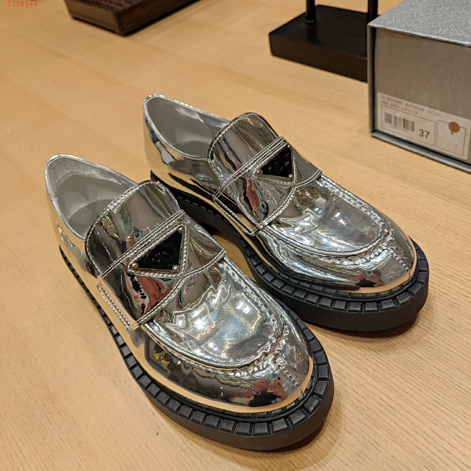 Med låda metalliska läder loafers klänning skor guld silver lyx kvinnor designer bröllop sneakers tjock gummisula slip på loafer6500064