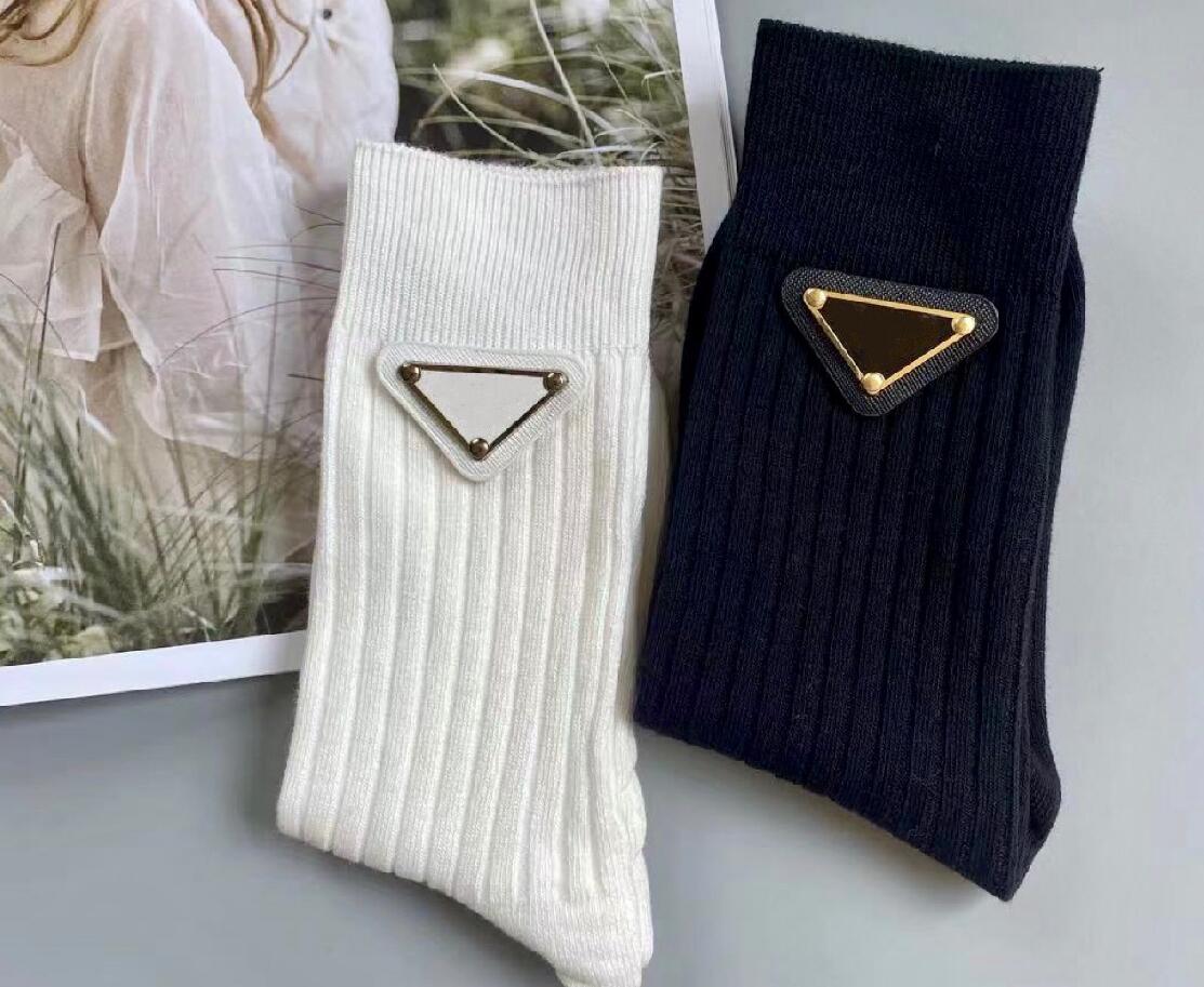 Luxe Designer Fer Triangle Pra Chaussettes Pour Femmes Coton Cheville Genou Noir Blanc Long Tube Chaussette Femme Bas En Vrac