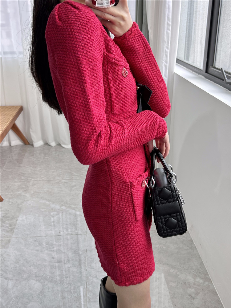 2023 Spring Red Solid Color Ribbon Tie Bowknot Knitted Dress Long Sleeve V-Neck Double Pockets Single-Breasted Casual Dresses W2D081107